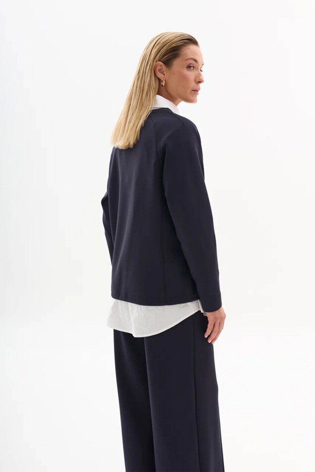 Джемпер с минималистичной вышивкой в синем цвете, 44р