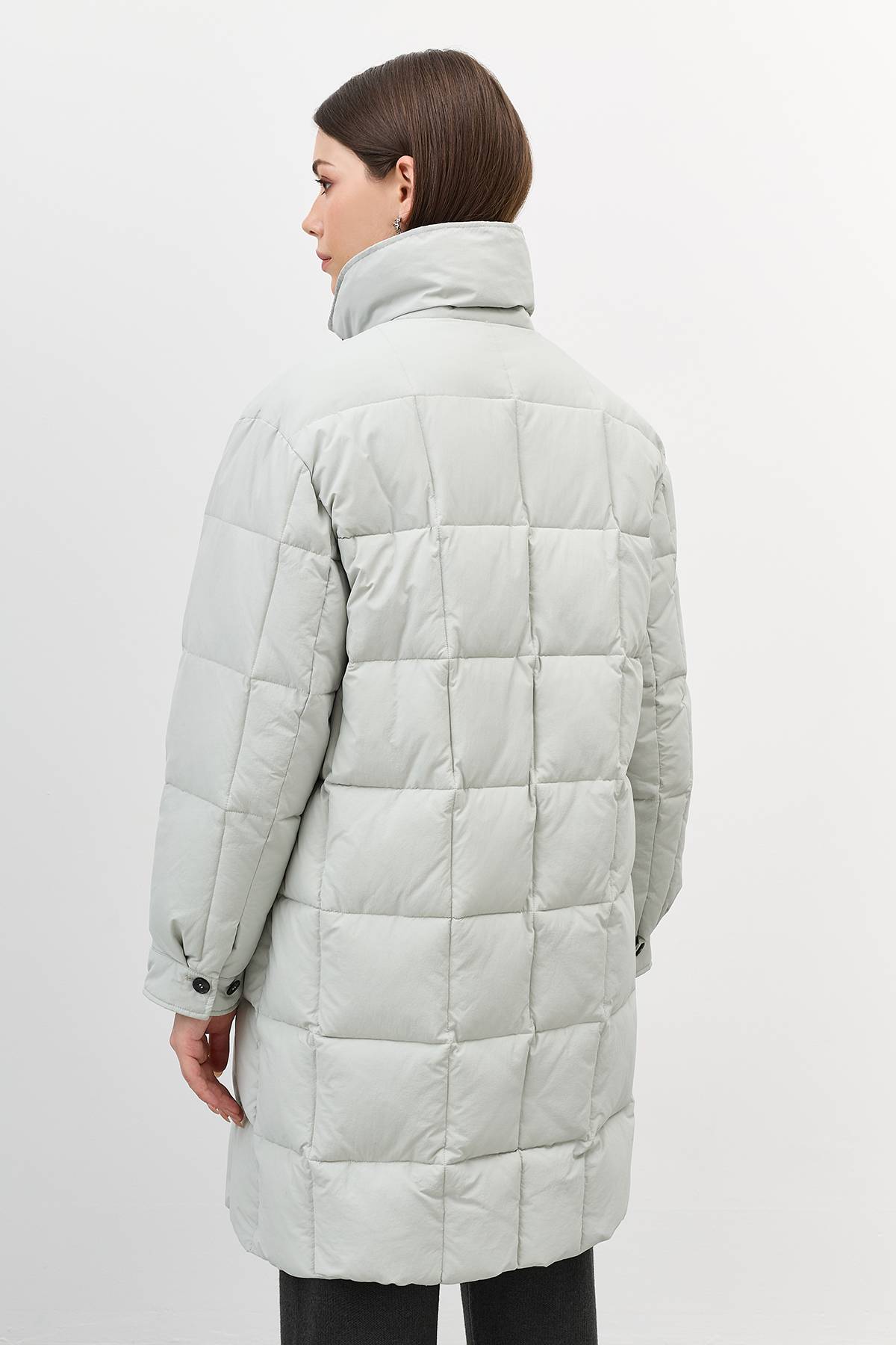 Лимитированная серия Стеганое пальто с контрастной фурнитуройс палантином, 40