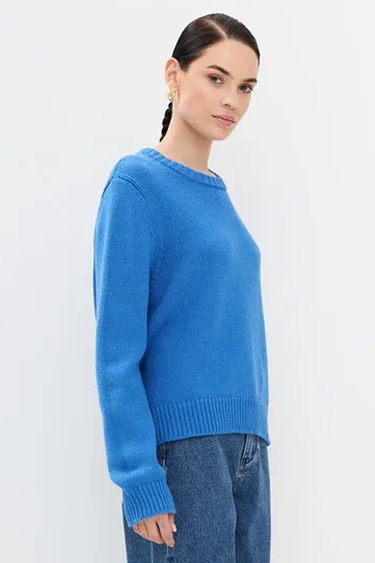 Яркий джемпер прямого силуэта в синем цвете, 48р