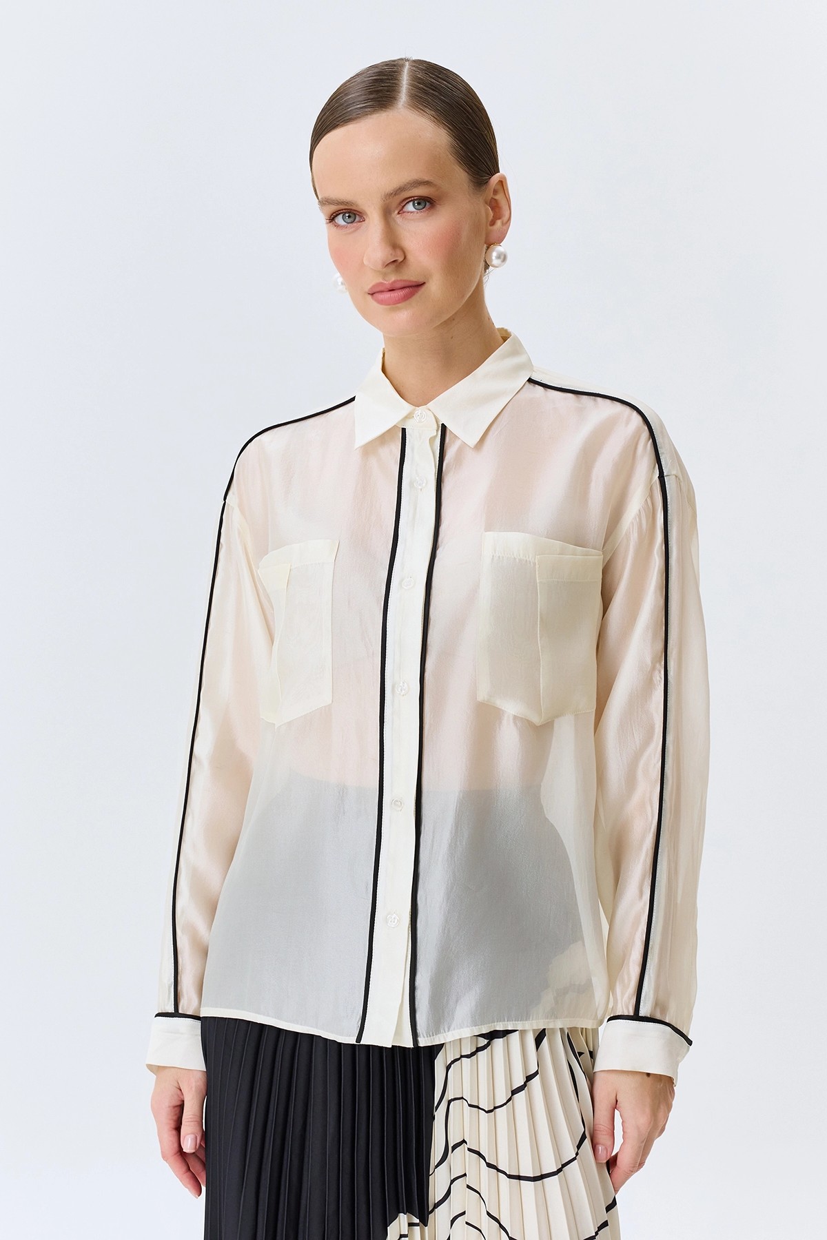 Полупрозрачная блузка с контрастными кантами, 44