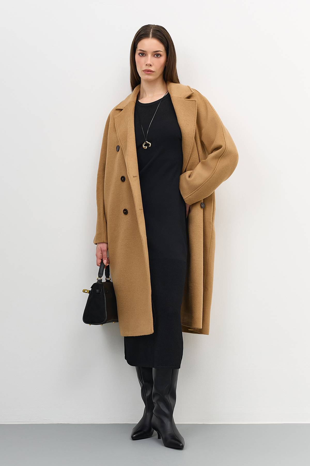 Лимитированая серия бежевое пальто и палантин, 48