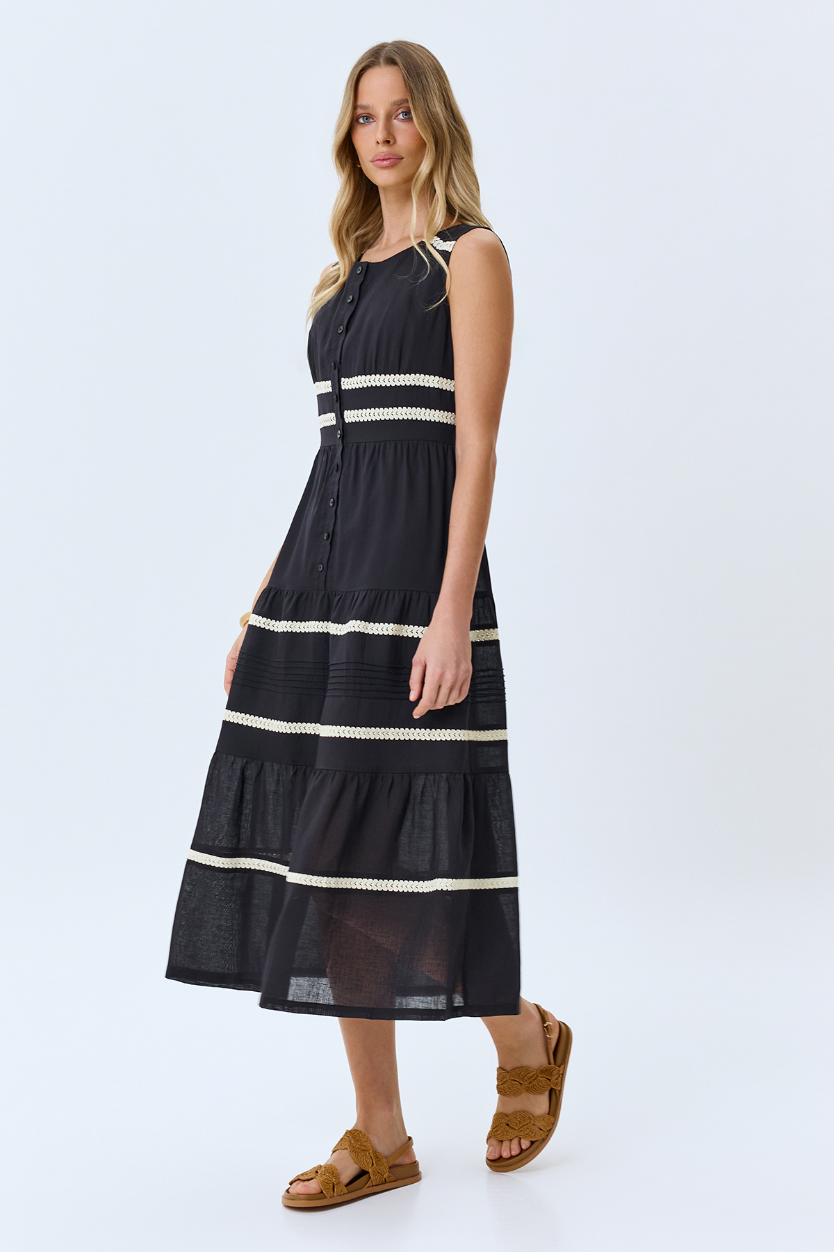 Платье из тенселя с ярусными оборками, 52