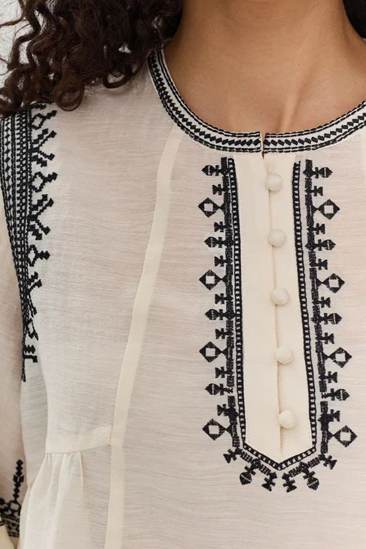 Блузка с этнической вышивкой, 40р