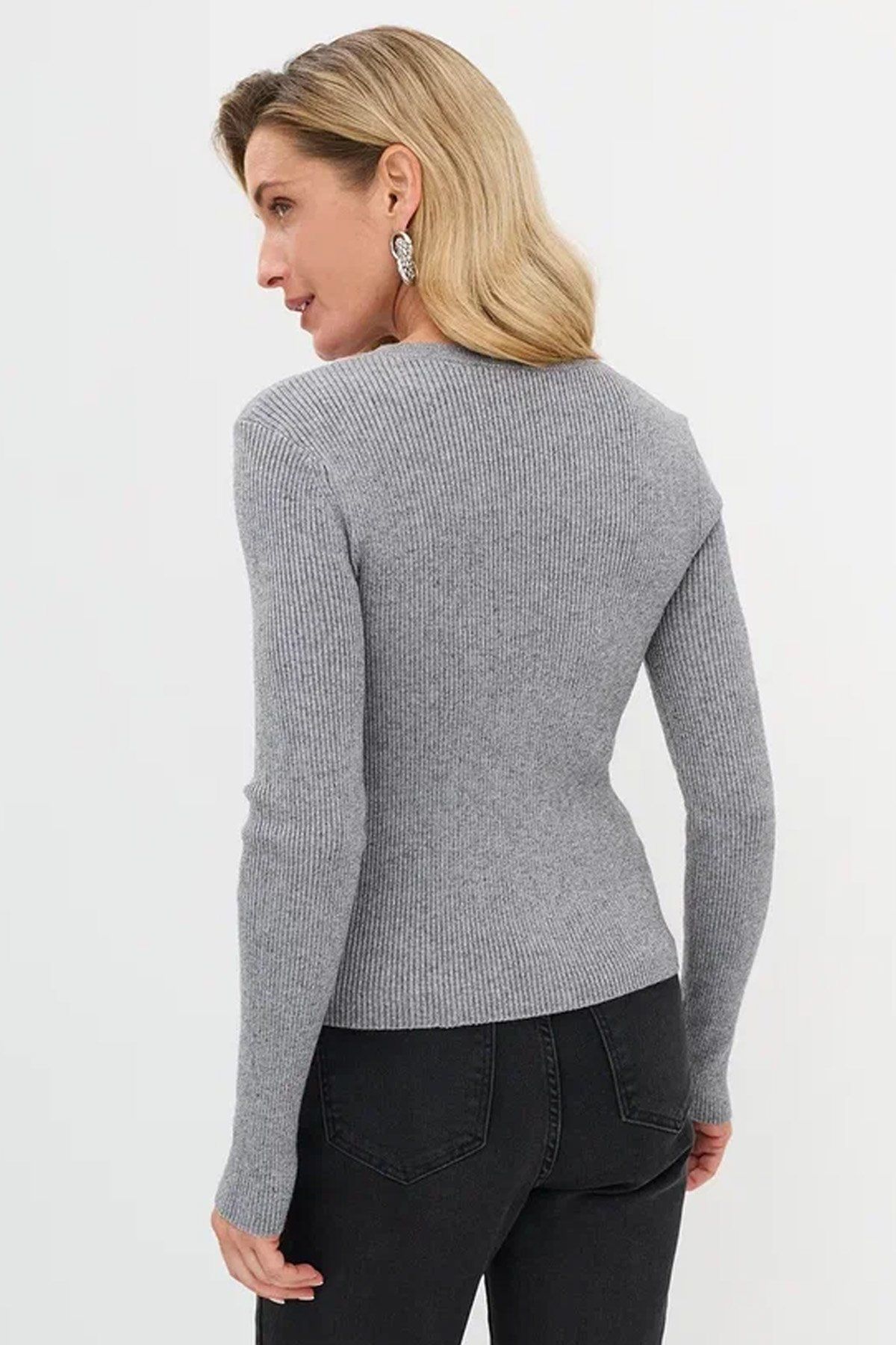 Джемпер slim fit с деликатным люрексом, 44р