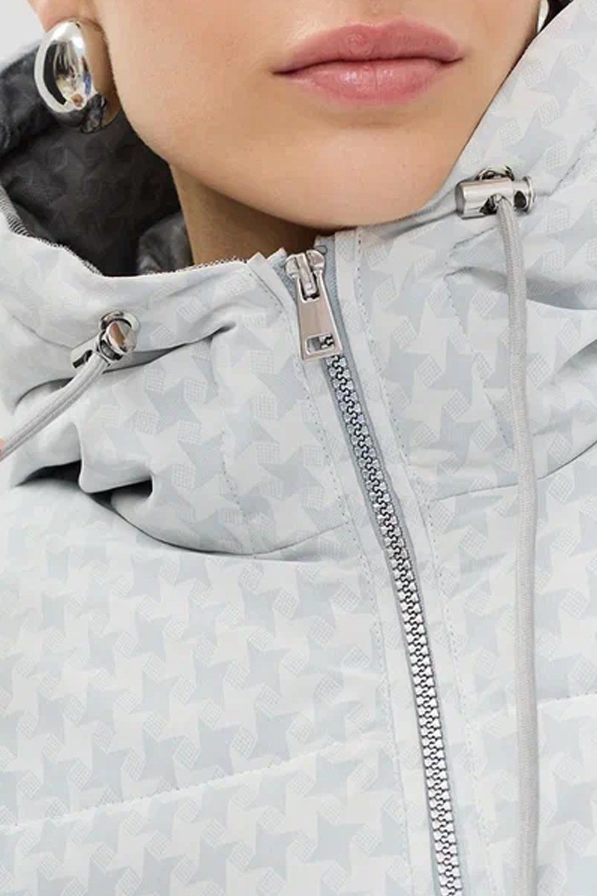 Объемная куртка с принтом гусиная лапка, 46р