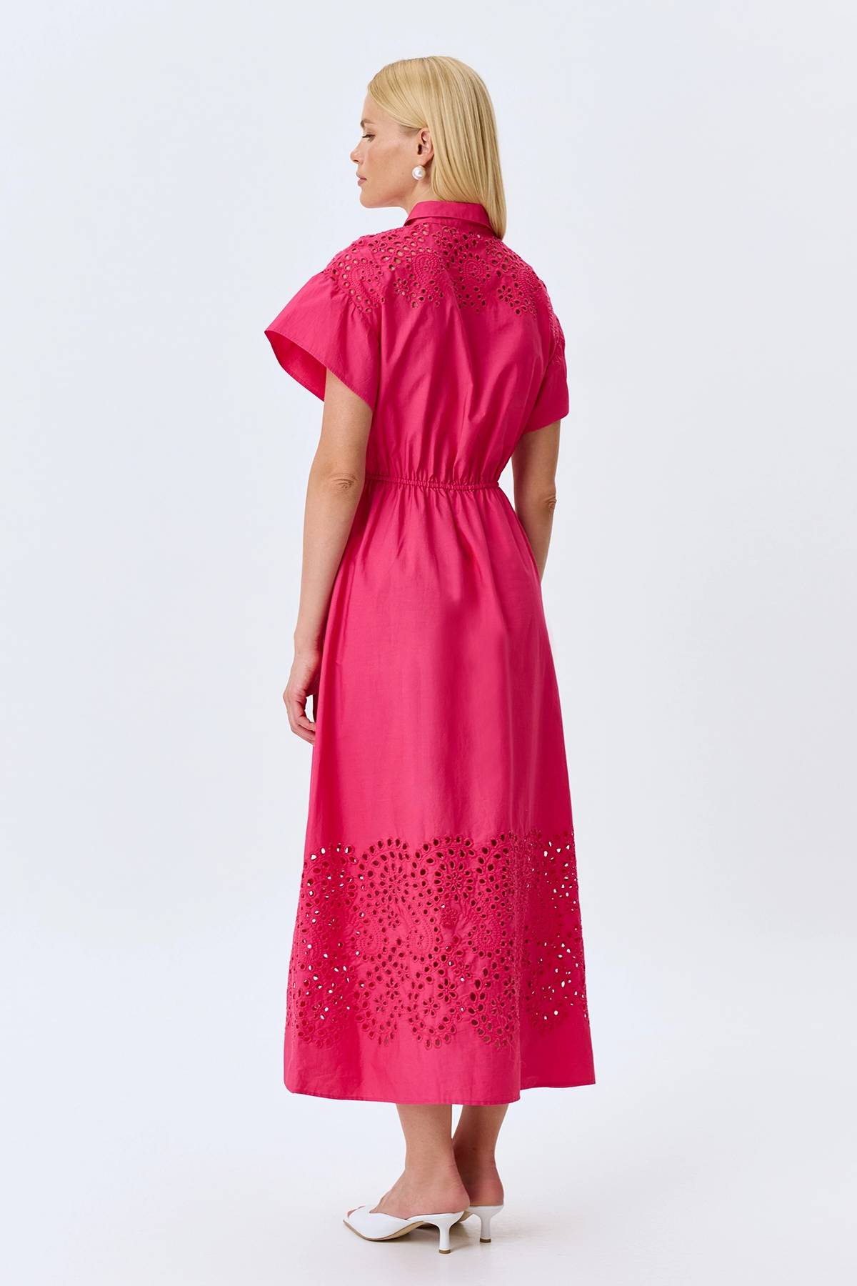 Яркое платье с вышивкой ришелье, 44