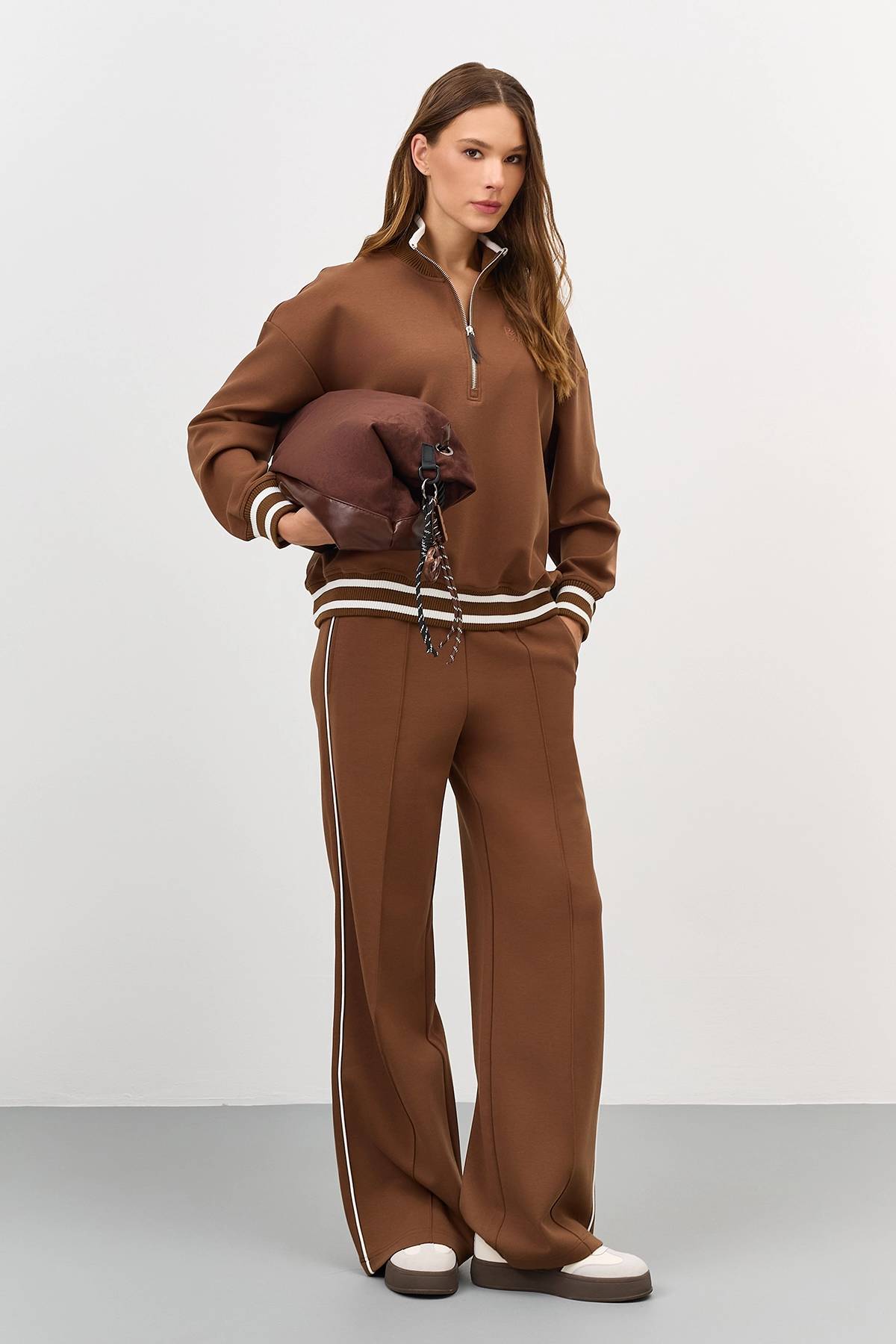 Лимитированная серия трикотажные брюки свободного силуэта с контрастным кантом и ремень, 42