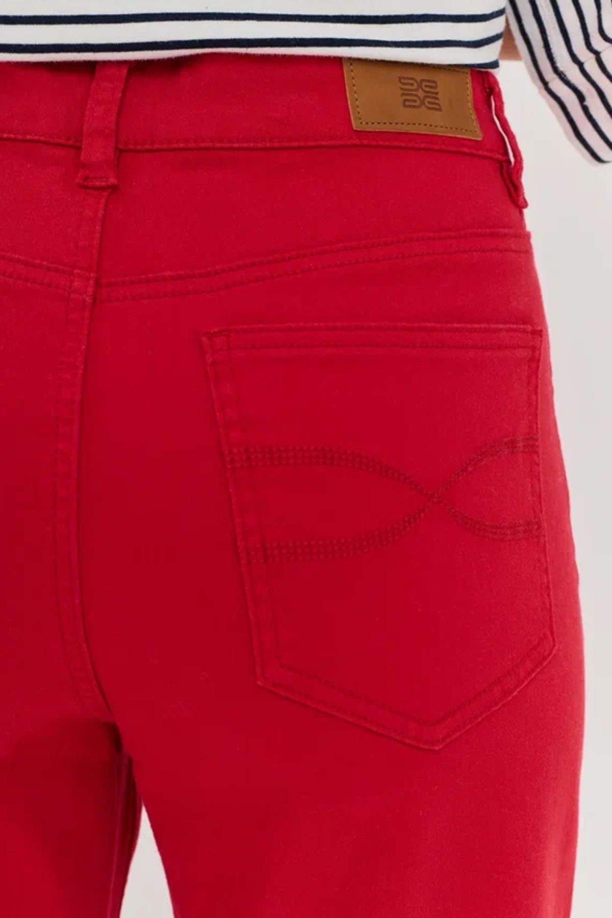 Джинсы regular fit в красном цвете, 42р