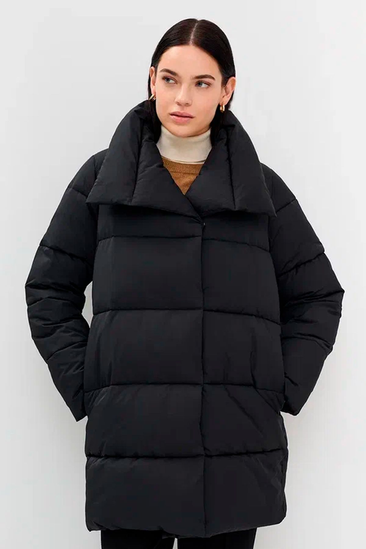 Стеганое укороченное пальто в черном цвете, 52р