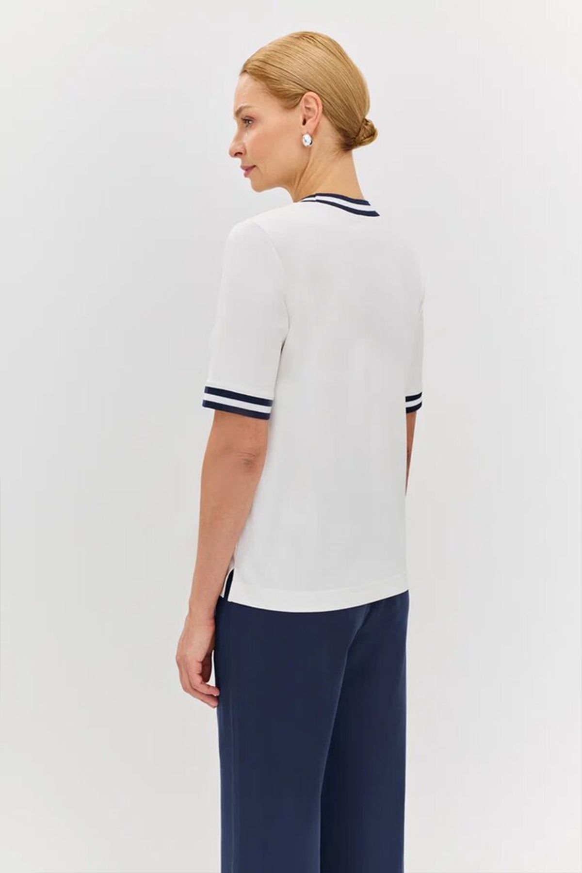 Футболка с акцентными деталями и объёмным принтом, 52р