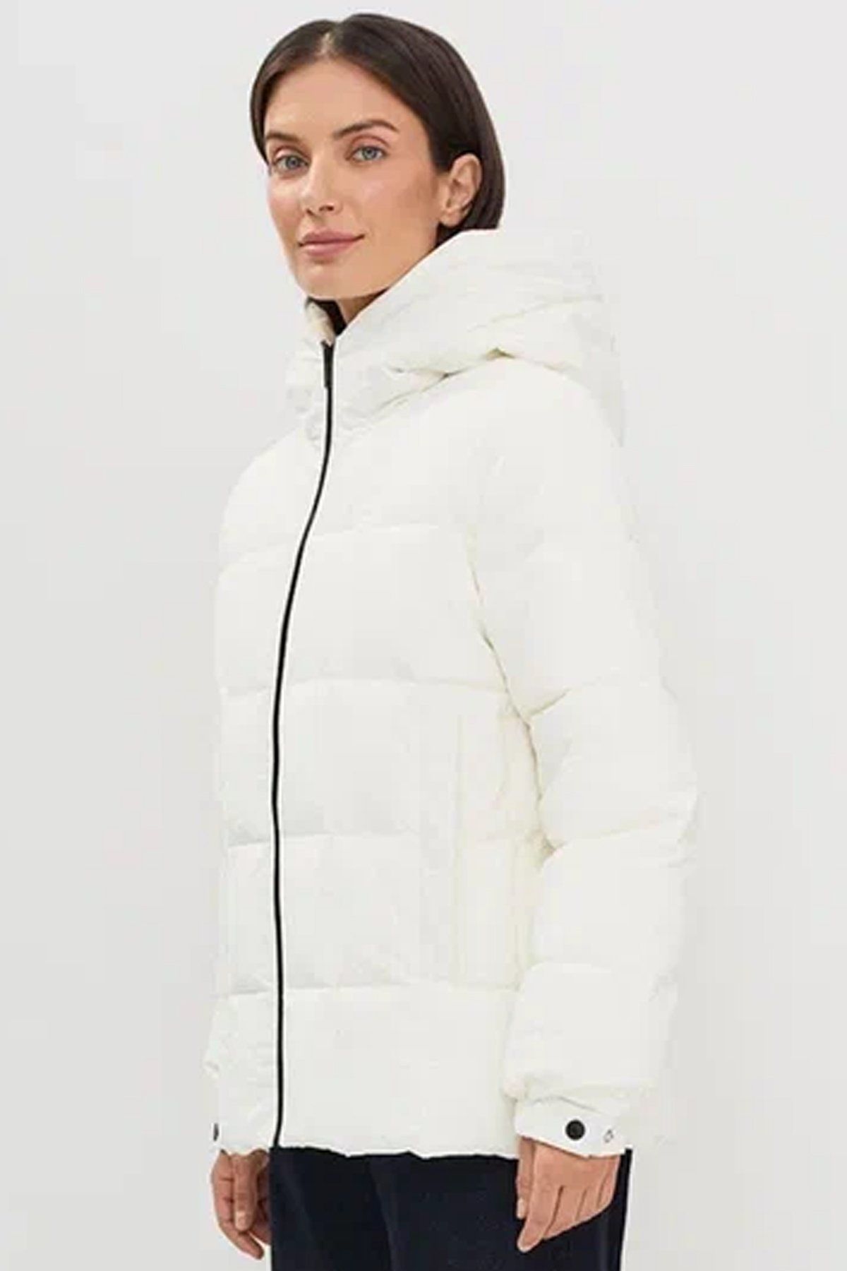 Куртка с декоративной тесьмой по линии капюшона, 50р