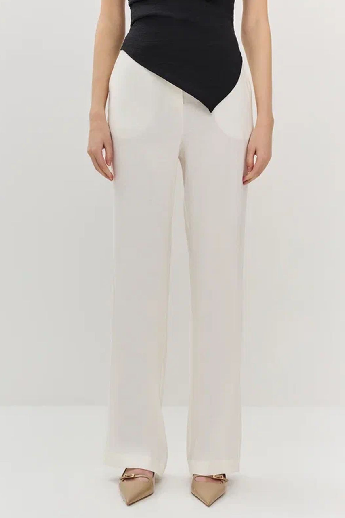 Прямые брюки молочного цвета со шлёвками, 52р