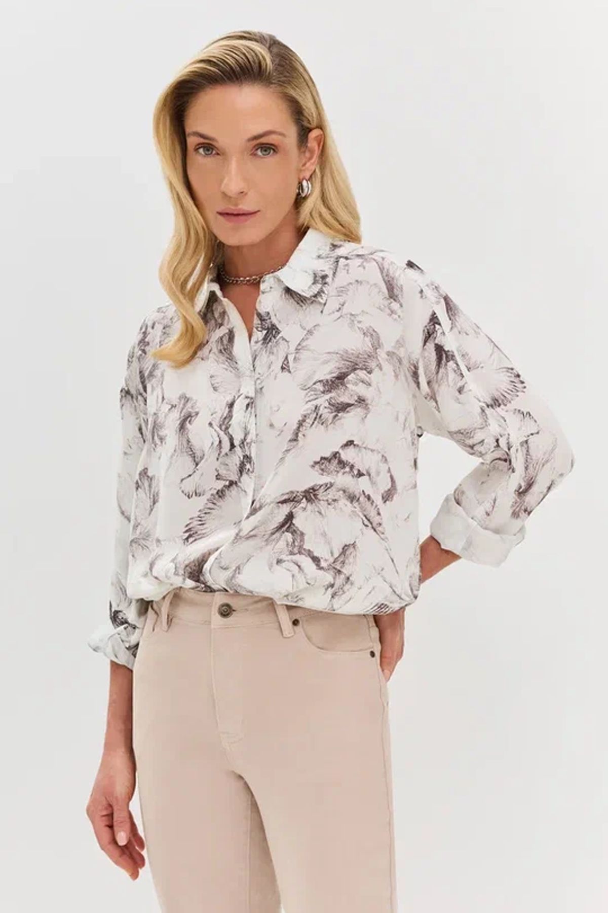 Легкая блузка с нежным цветочным принтом, 42р