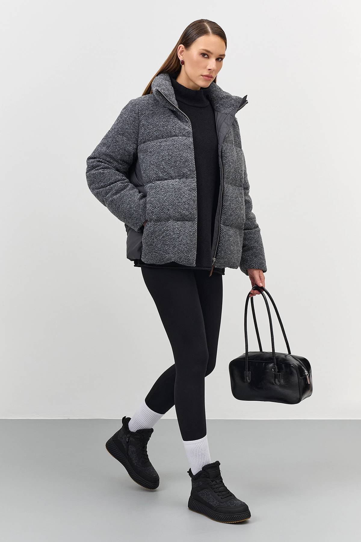 Высокие зимние ботинки с меховой отделкой, 36