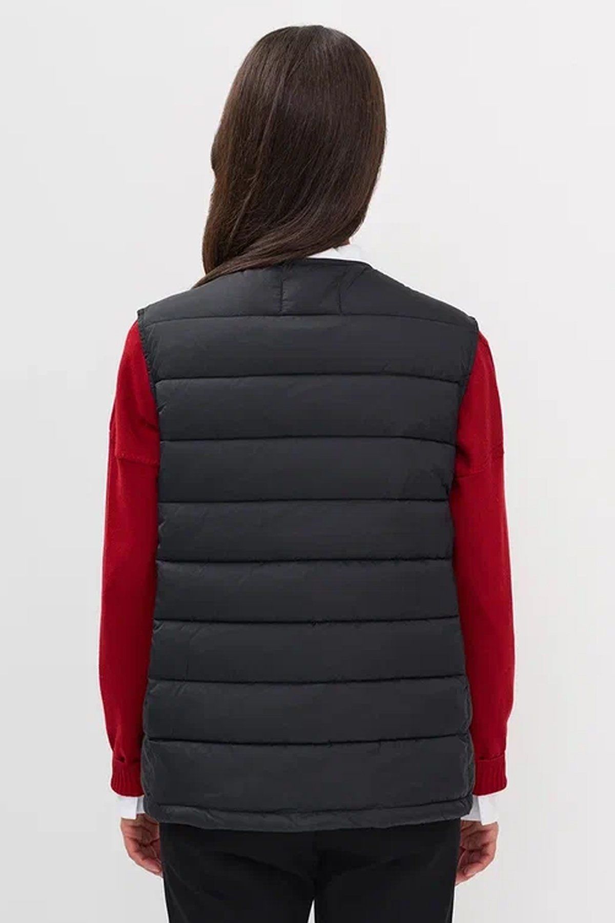 Классический жилет с горизонтальной стежкой, 44р