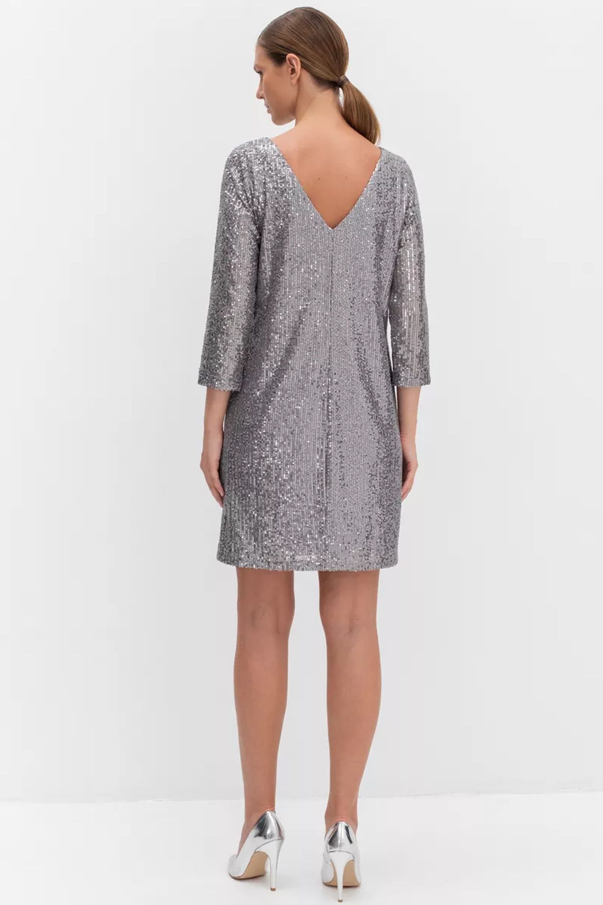 Платье с V-образным вырезом на спинке, 42р