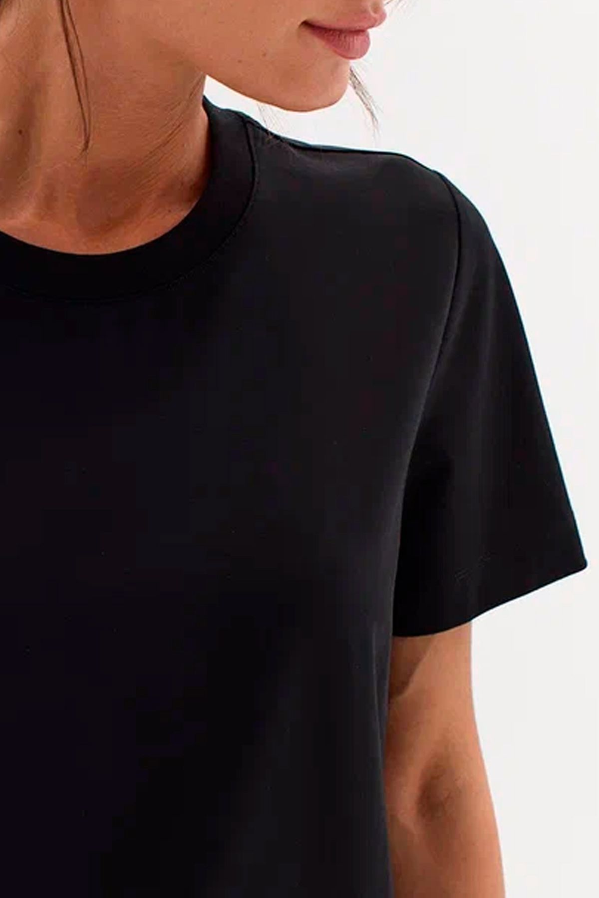 Универсальная футболка прямого силуэта в черном цвете, 46р