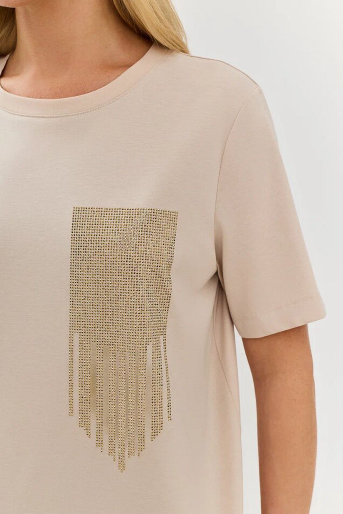 Стильная футболка с принтом из страз, 52р