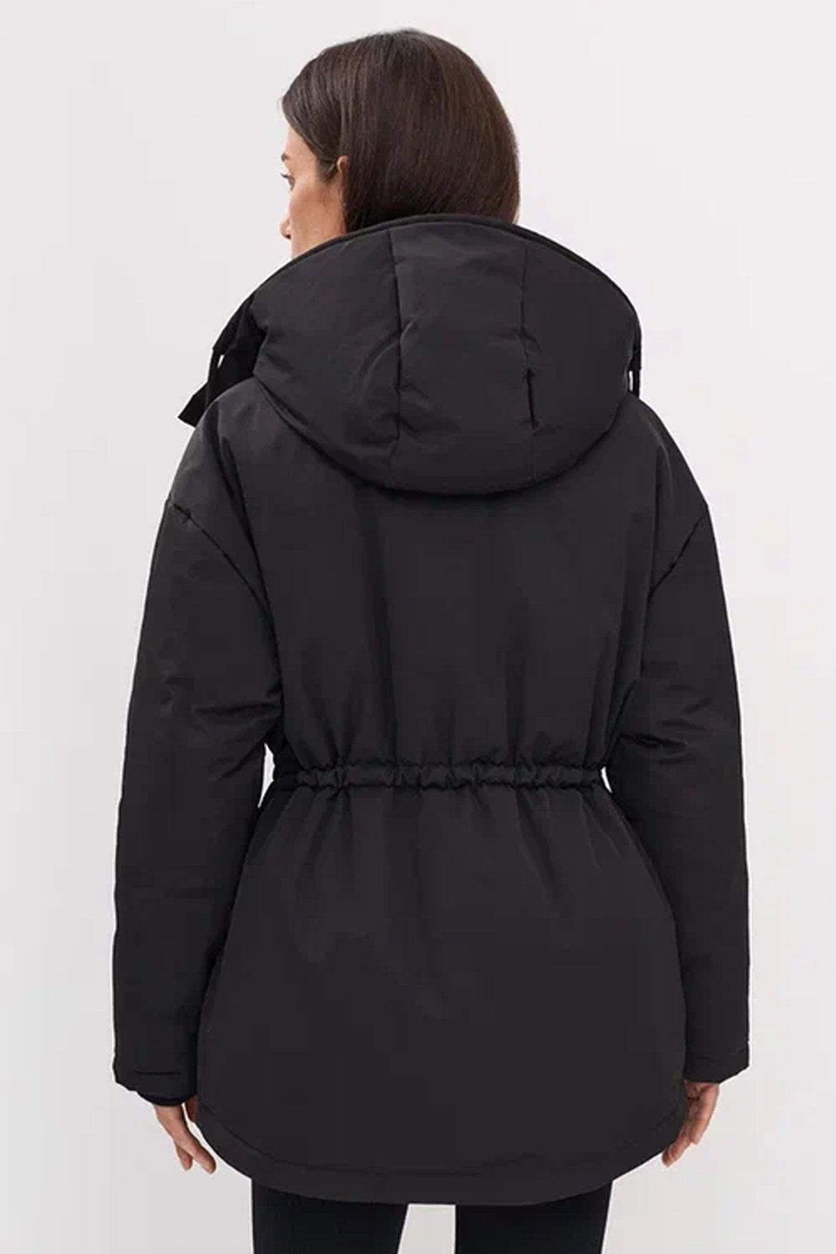 Куртка в спортивном стиле с контратной отделкой в черном цвете, 50р