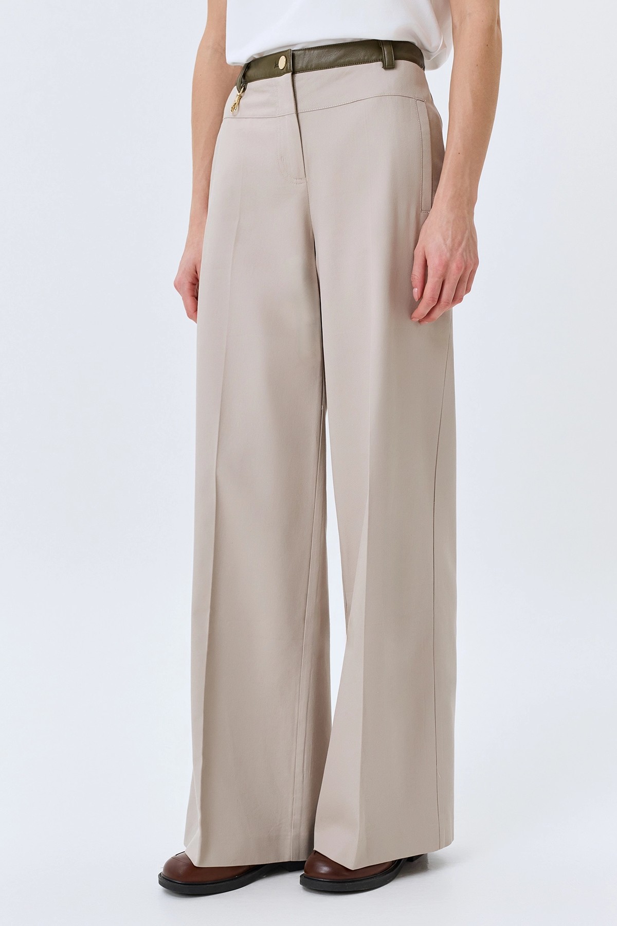 Широкие брюки с контрастным поясом, 52