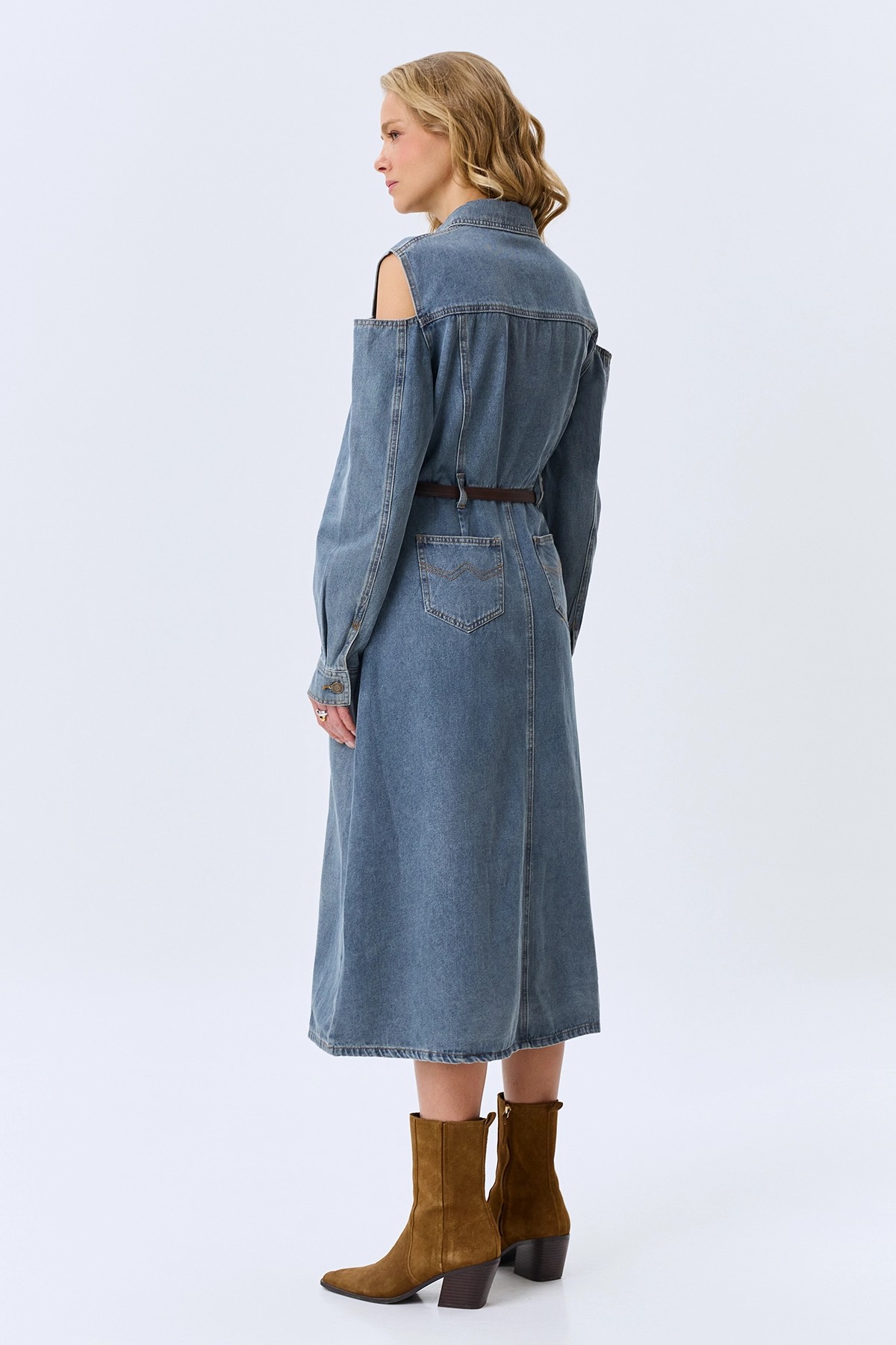 Джинсовое платье с вырезами на плечах, 42