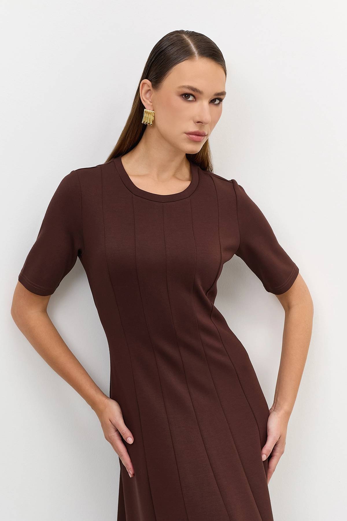 Лимитированная серия темно-коричневое платье с палантином, 44