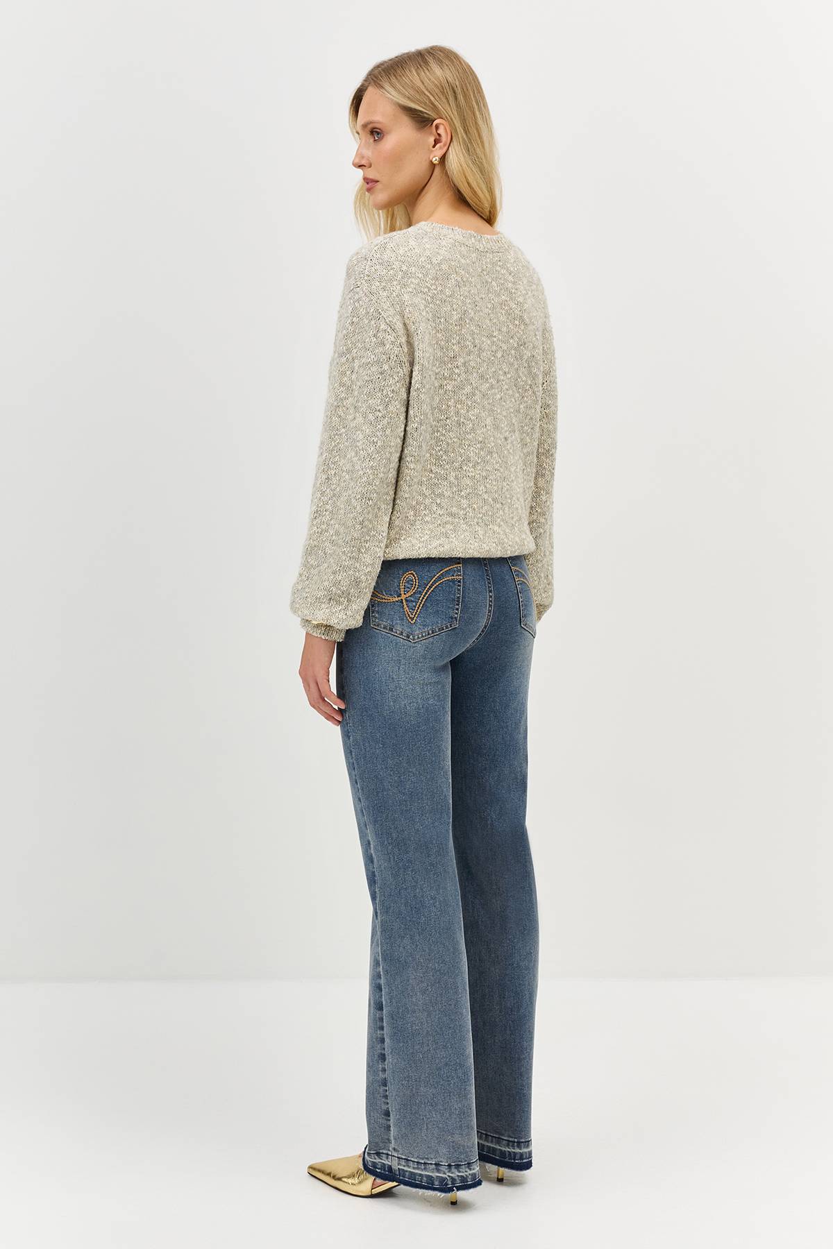 Лимитированная серия объемный джемпер с мерцающими пайетками с палантином, 40