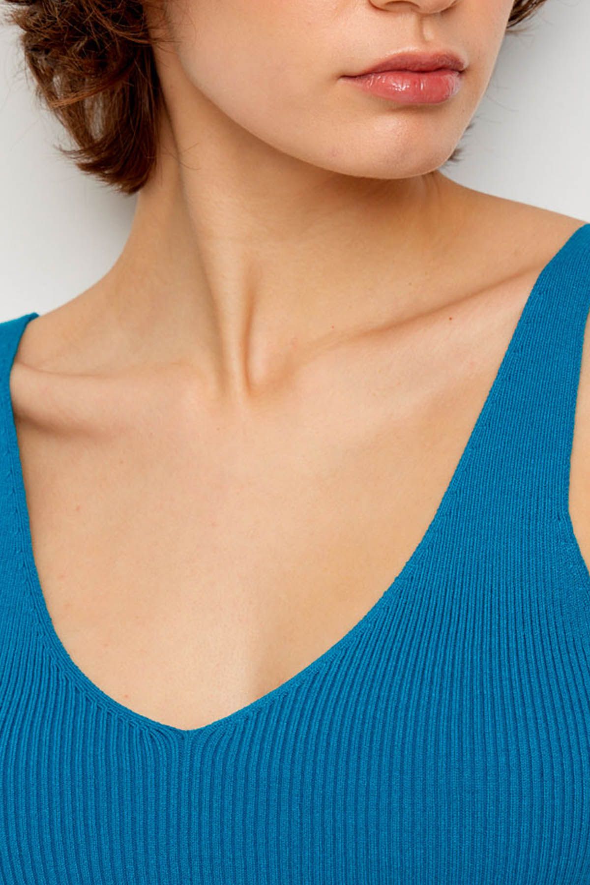 Трикотажный топ с широкими бретелями, 50р