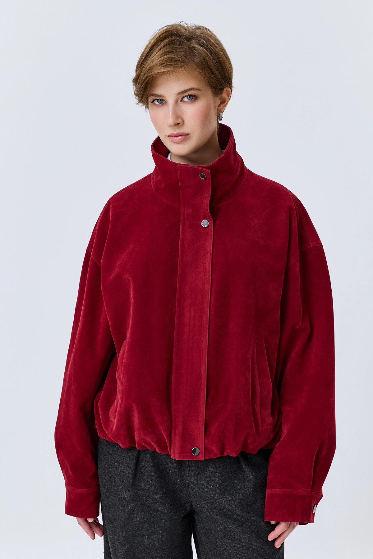 Oversize бомбер из искусственной замши, темно-красный, 50