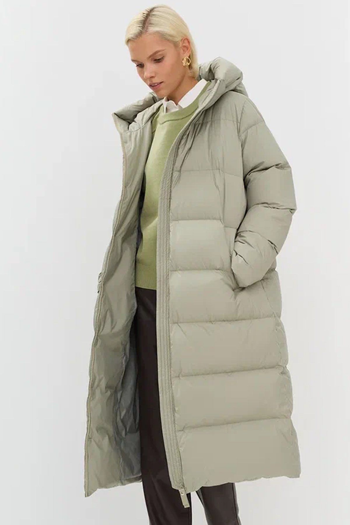 Удлиненное пальто свободного силуэта из натурального пуха в оливковом цвете, 42р