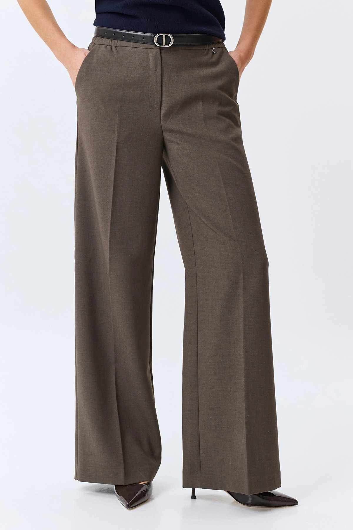 Брюки из смесовой вискозы с мягкими стрелками, 44