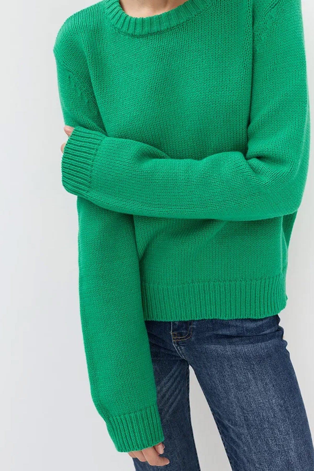 Яркий джемпер прямого силуэта в зеленом цвете, 42р