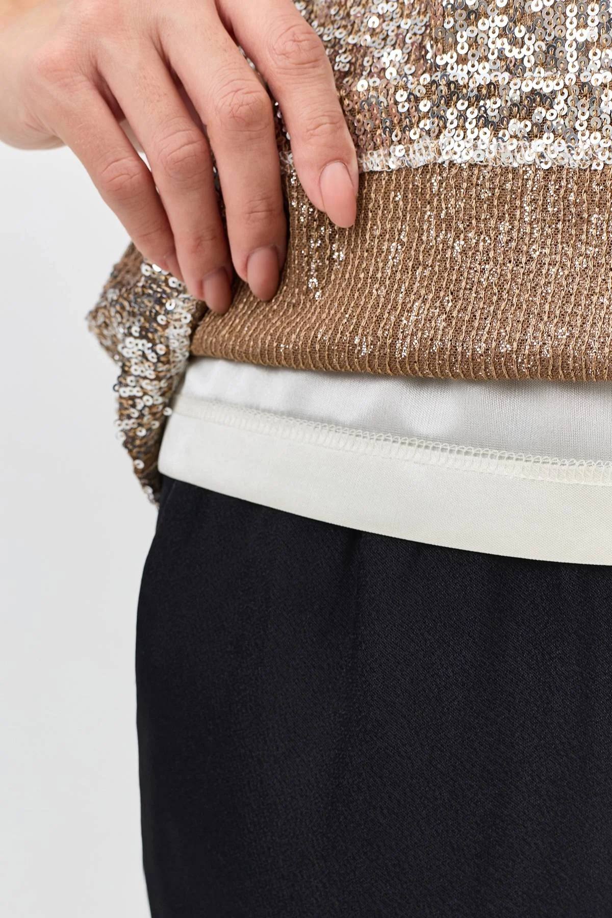 Свободный джемпер с искрящимися пайетками, 36