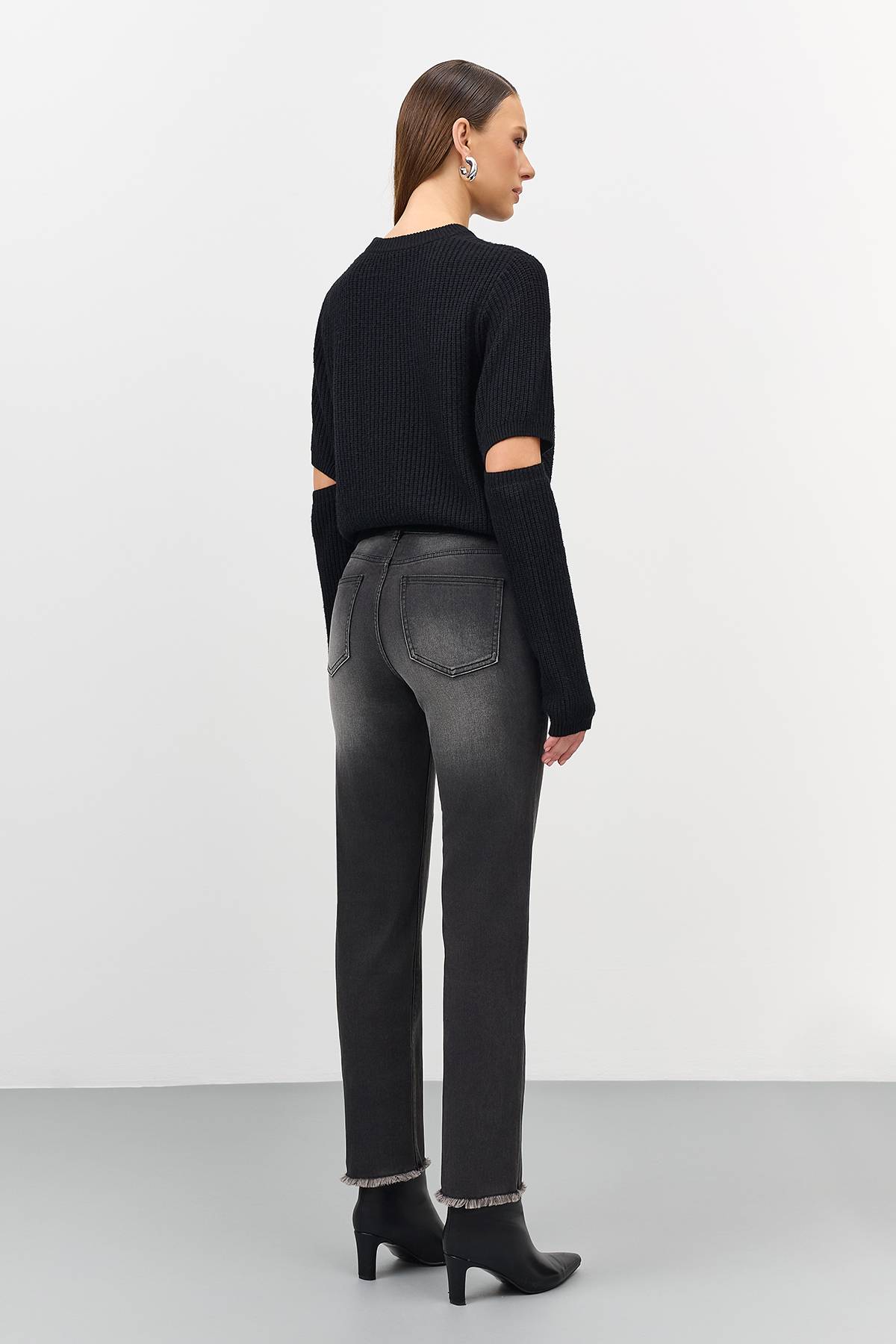 Зауженные джинсы с бахромой, 40