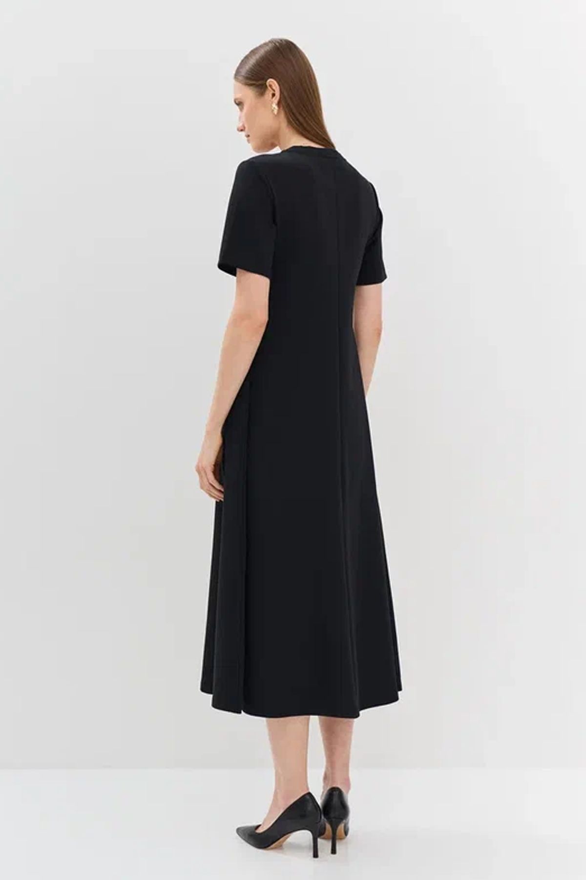 Элегантное платье с коротким рукавом в черном цвете, 48р