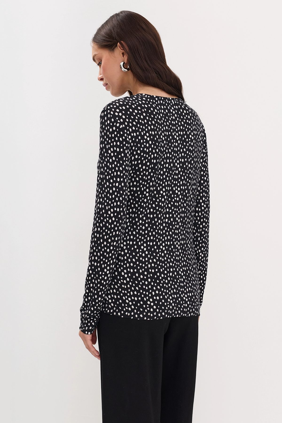 Джемпер-лонгслив с мелким абстрактным принтом, 44р