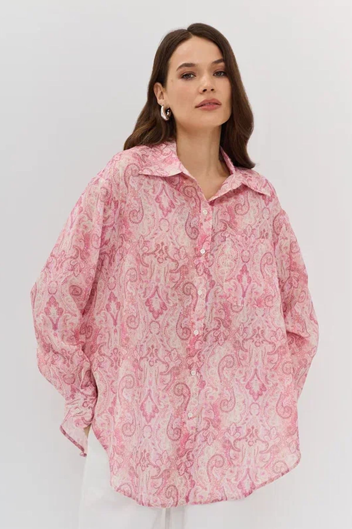 Объёмная блузка с абстрактным принтом, 50р