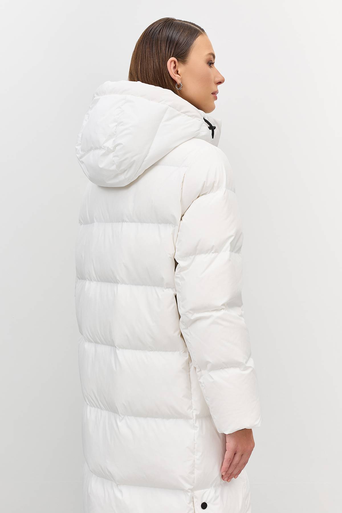 Лимитированная серия белый длинный пуховик на натуральном утеплителе и палантин, 46