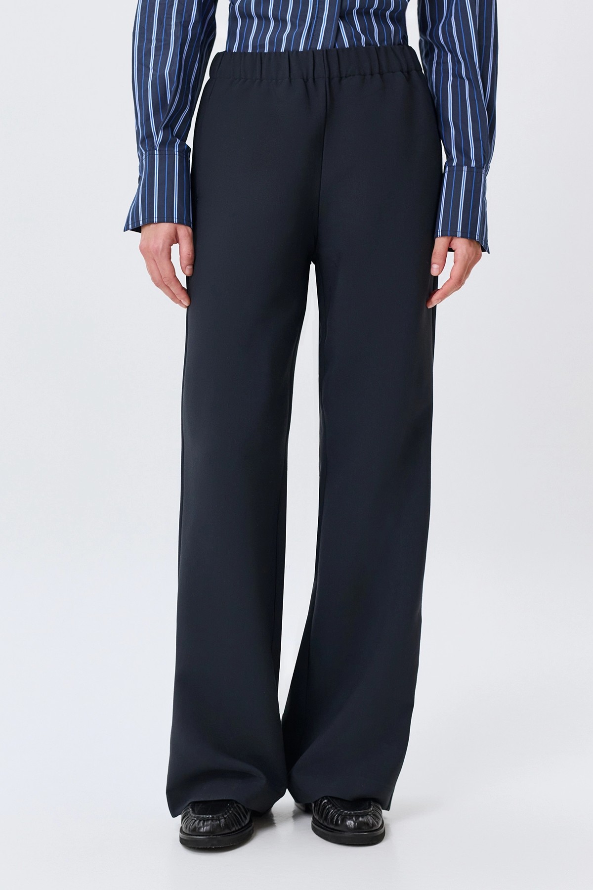 Прямые брюки с мягкими стрелками, 42