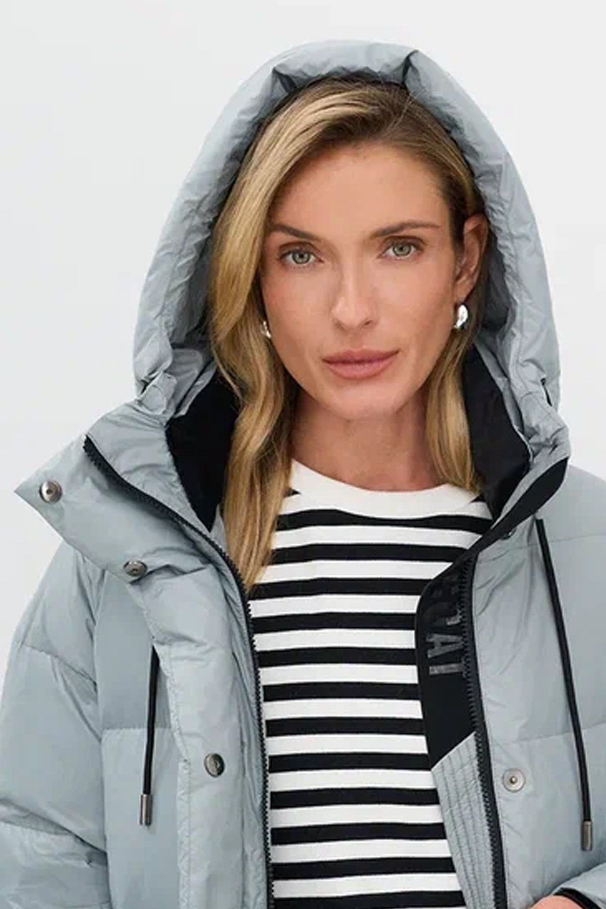 Пуховое пальто с контрастными деталями, 52р