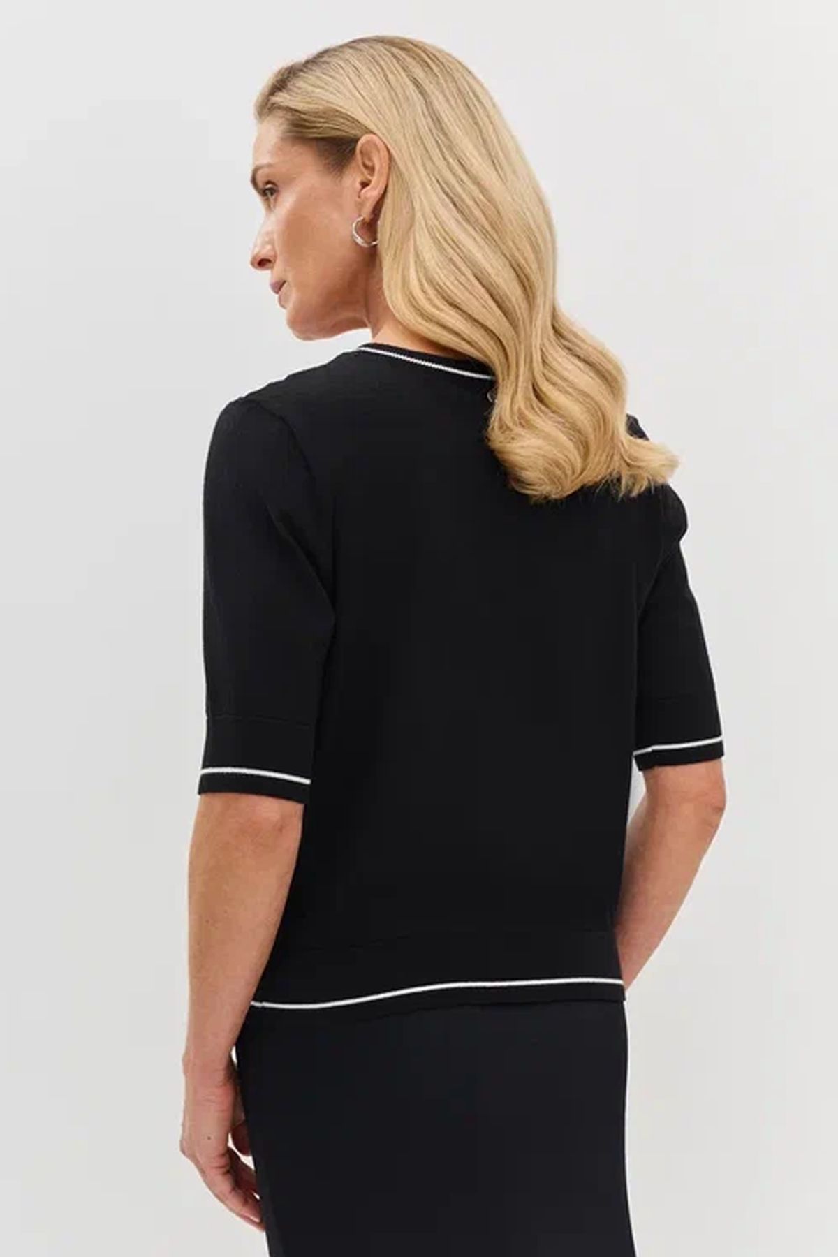 Джемпер с монохромным флоральным принтом, 52р