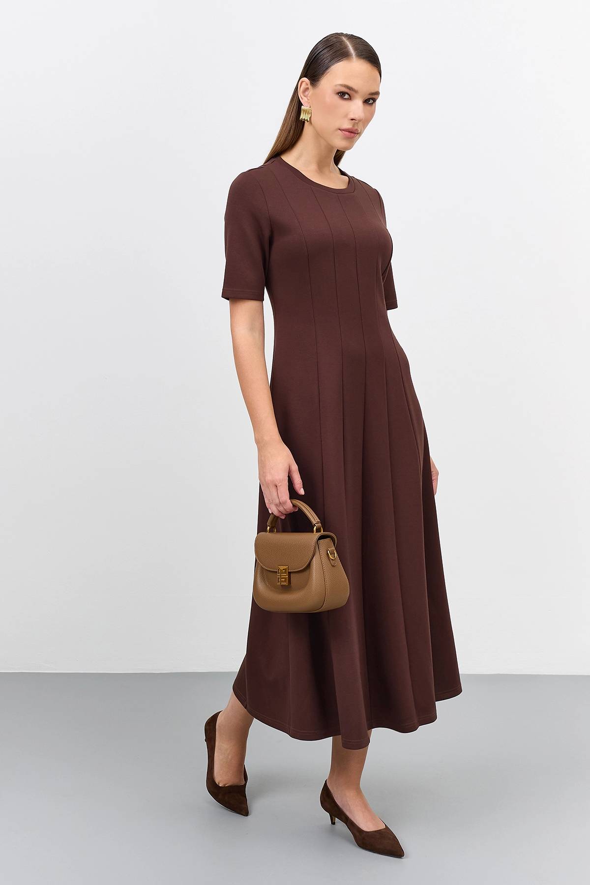 Лимитированная серия темно-коричневое платье с палантином, 46