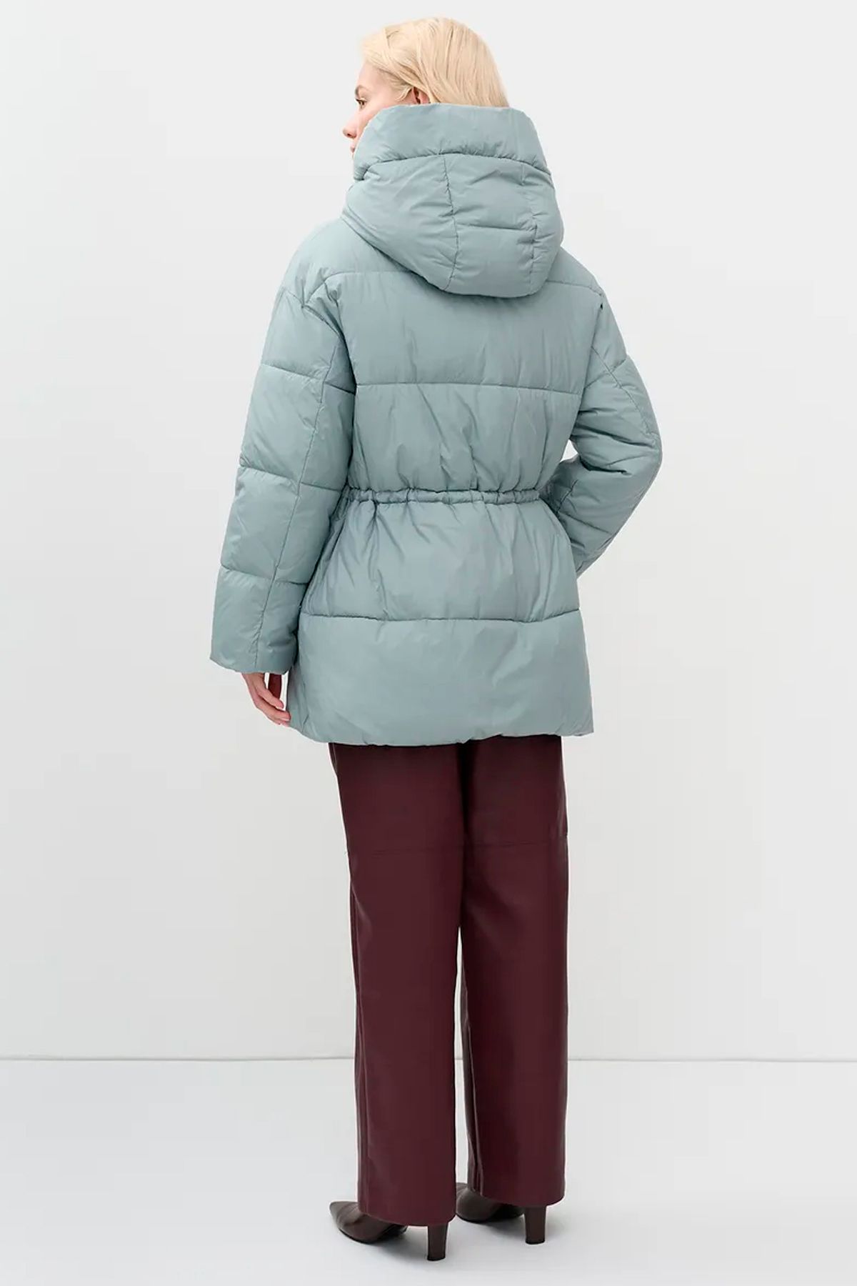 Удлиненная куртка с объемным капюшоном в сером цвете, 48р