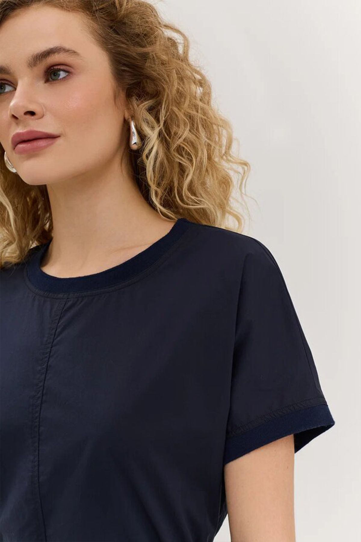 Платье из хлопка с поясом в тёмно-синем цвете, 42р