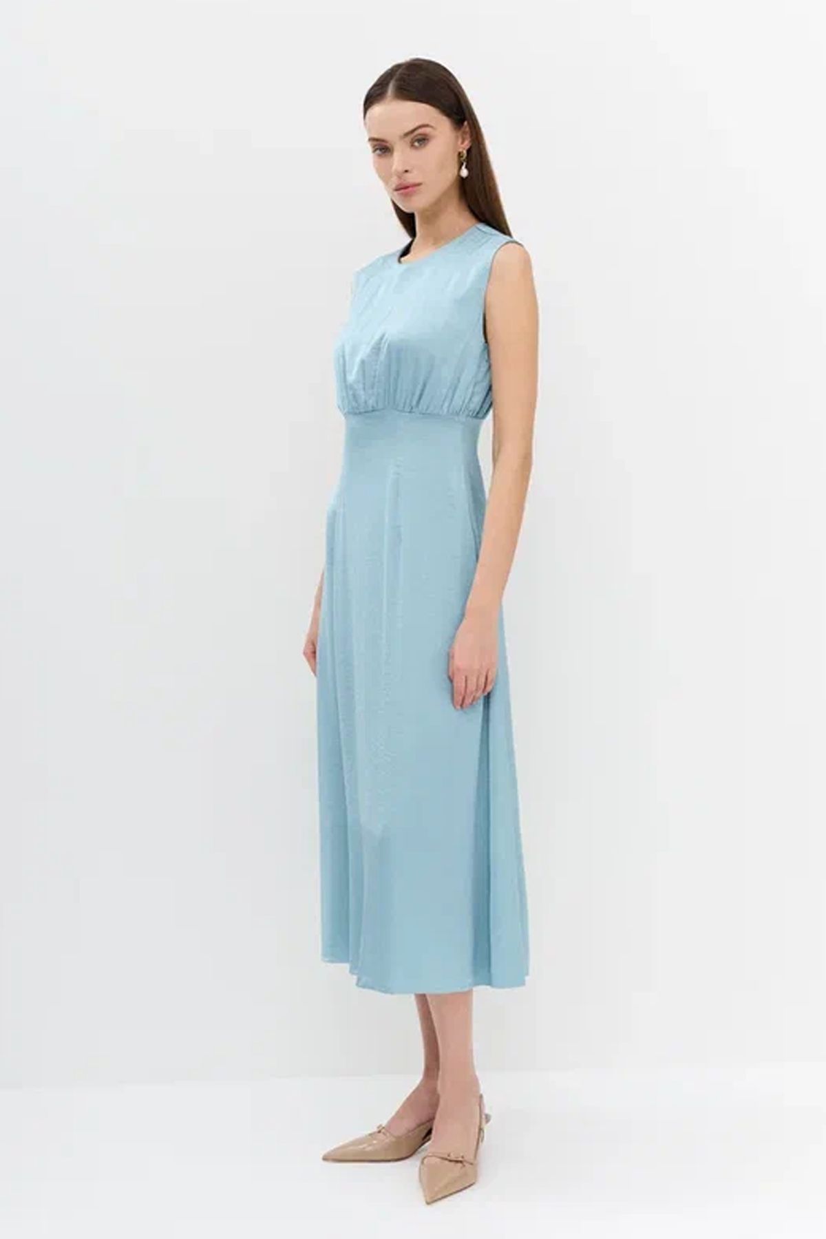 Элегантное платье со сборкой по талии в голубом цвете, 44р