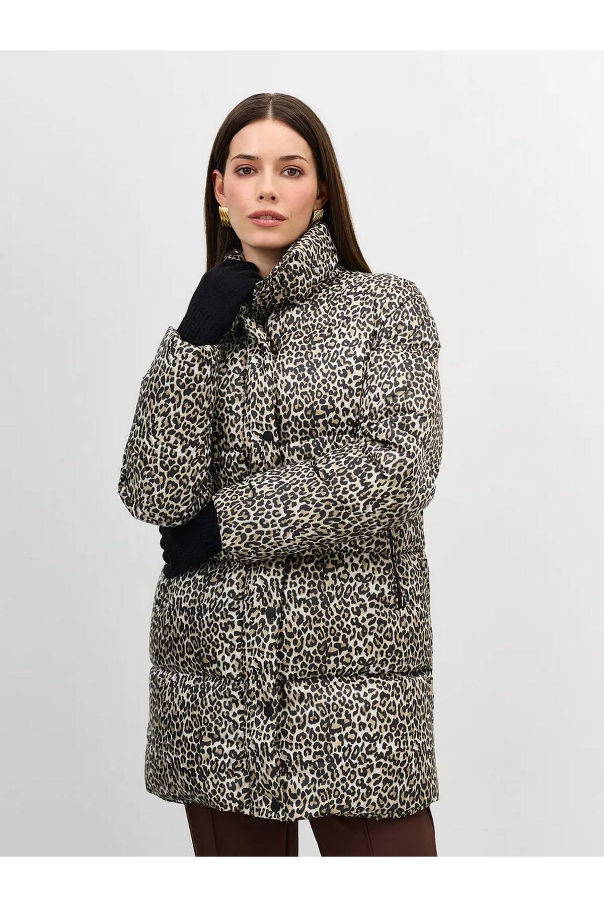 Лимитированная серия пуховик с анималистичным принтом и палантин, 42