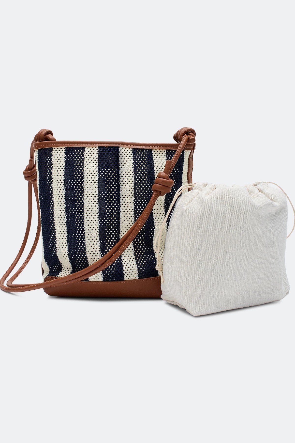 Комплект из плетеной сумки и косметички, One