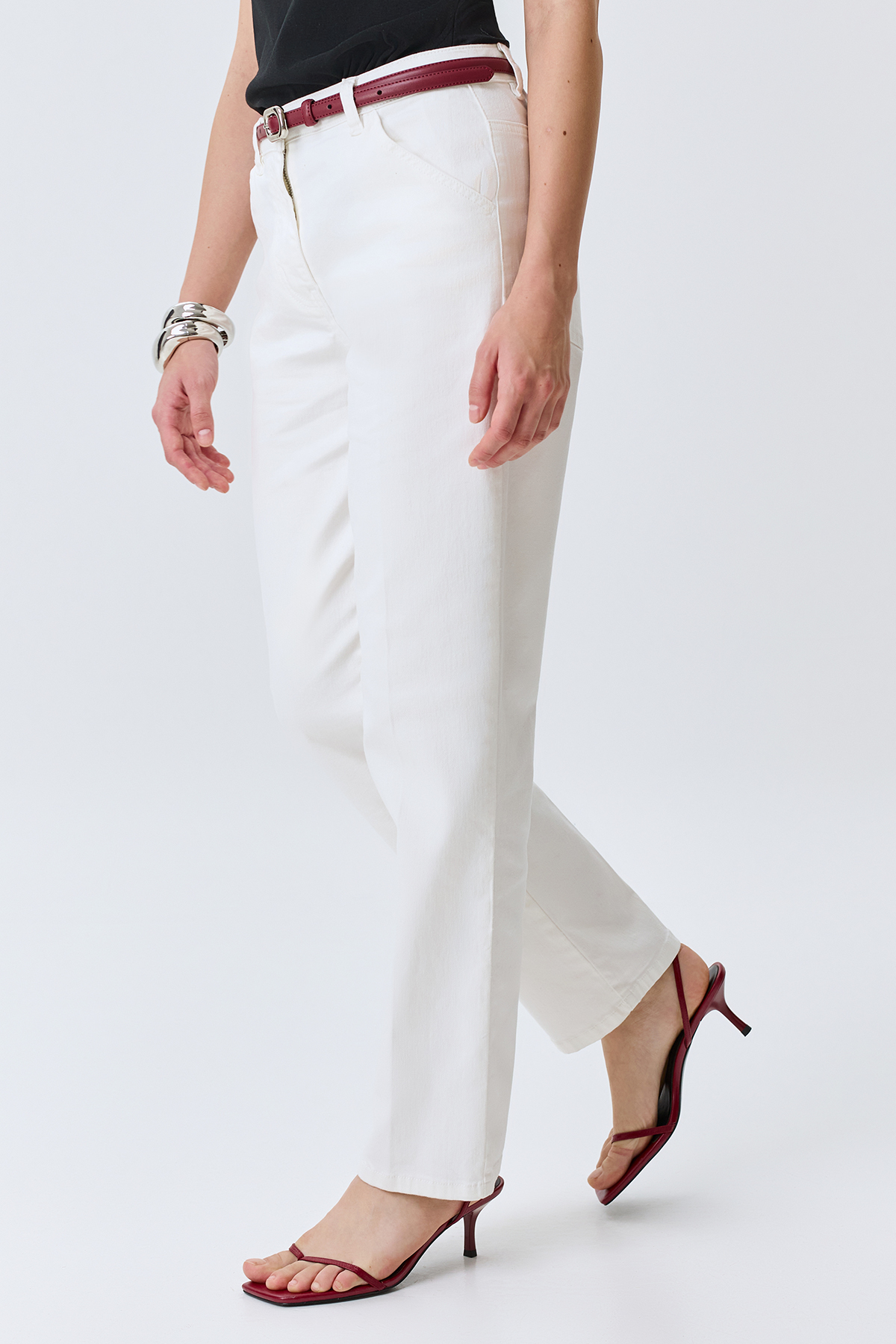 Прямые джинсы с акцентными швами, 52