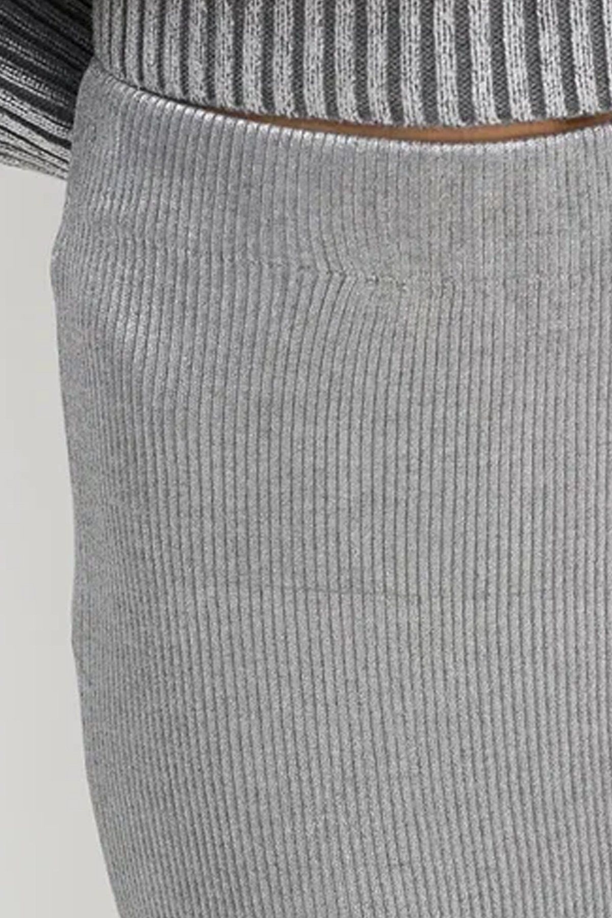 Трикотажная юбка с эффектом жидкого металла, 50р