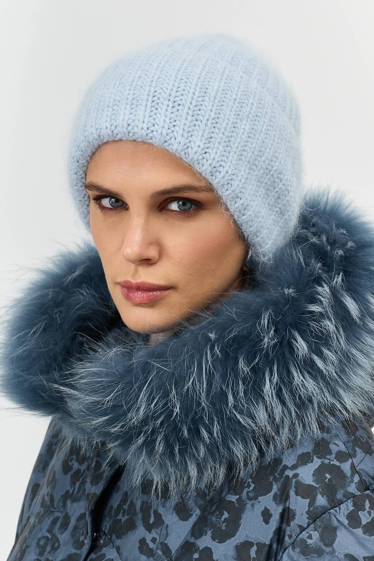 Теплая шапка с ангорой, One